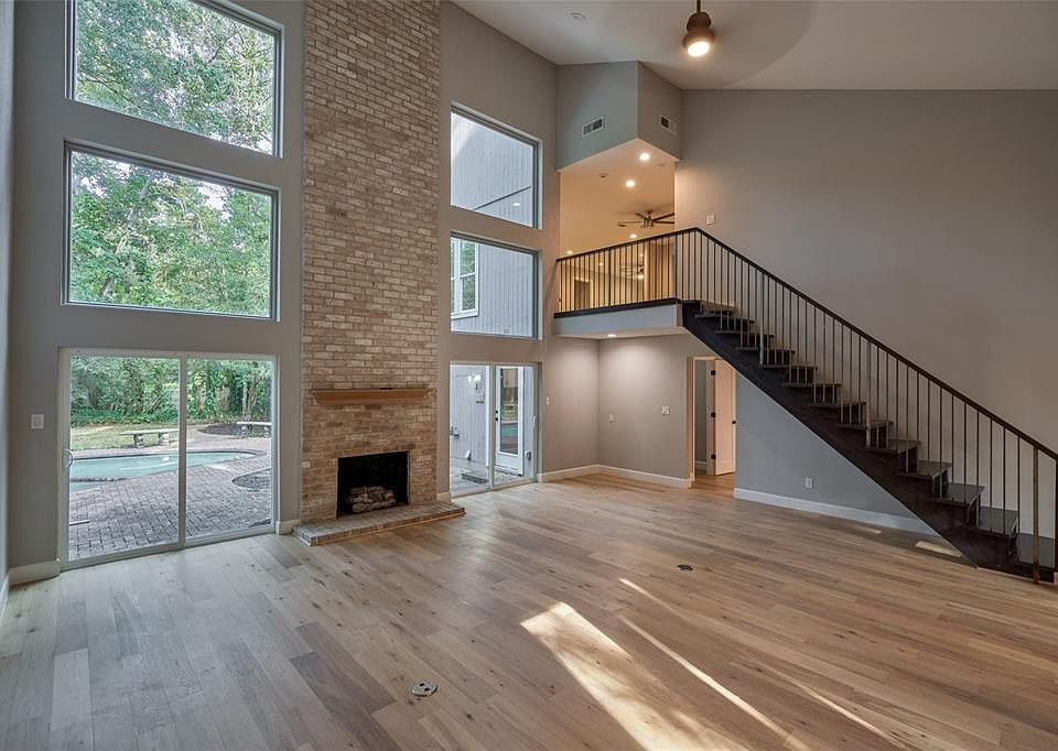 1st image of 2611 Royal Circle Dr