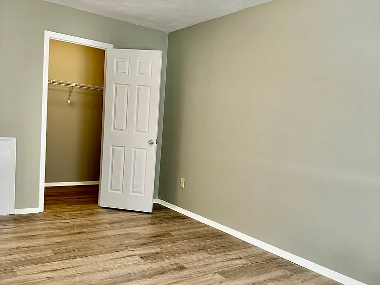 410 Maple Ave #H — Photo 11