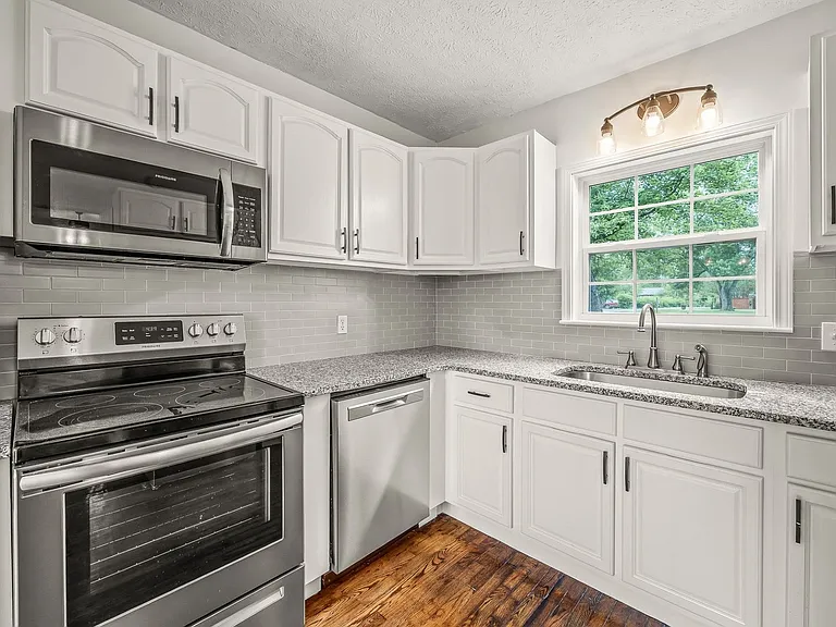 1028 Womack Ave — Photo 7