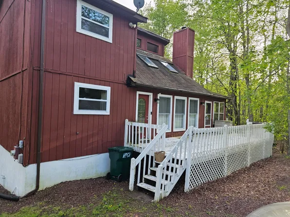 8551 Bumble Bee Way, Tobyhanna, PA 18466
