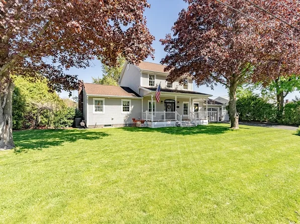 9 Beachside Dr, Ludlow, MA 01056