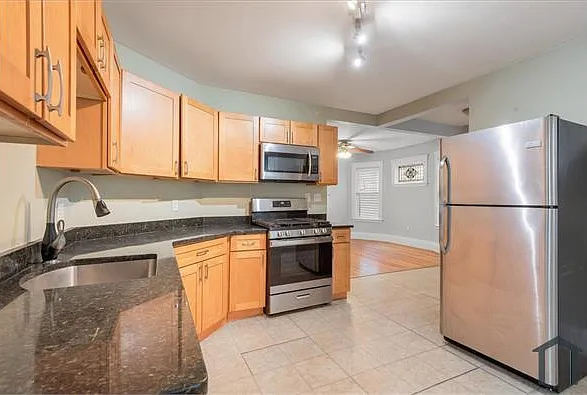 3 bed, 1200 sqft, $3,250 — Photo 2