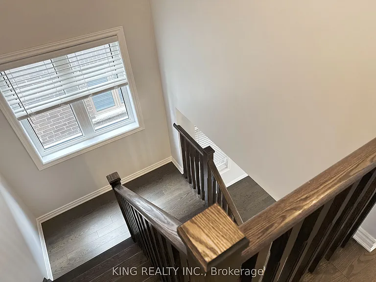 1012 Barton Way — Photo 8