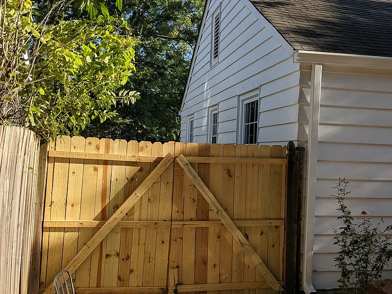 209 E Faris Rd — Photo 24