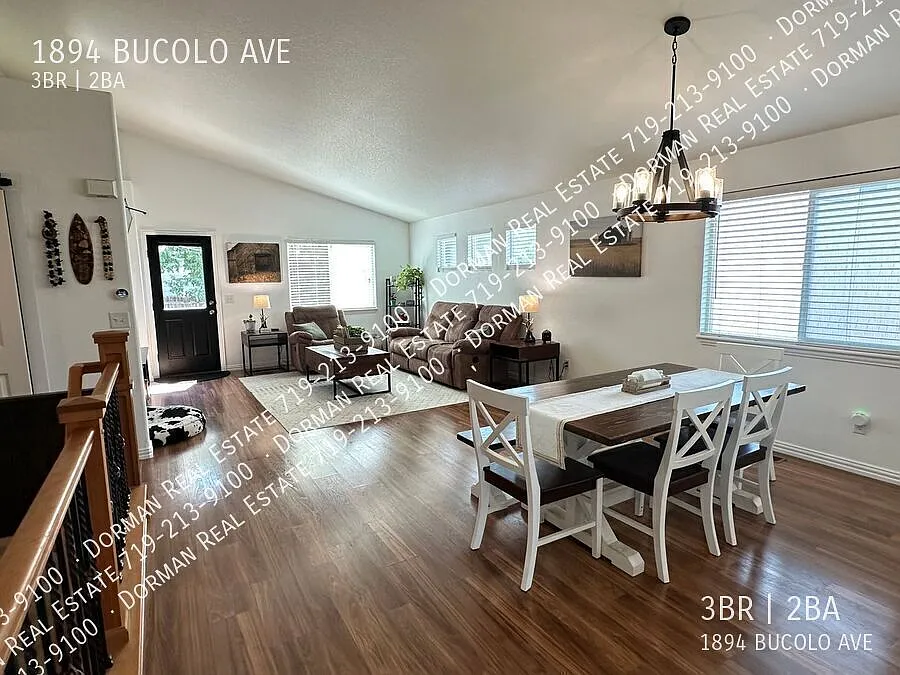 Bright rancher in Colorado Springs, unfinished basement, two car garage! — Photo 4