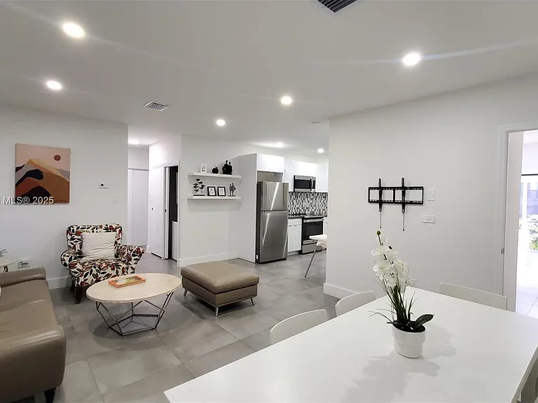 510 NE 66th St #1 — Photo 5