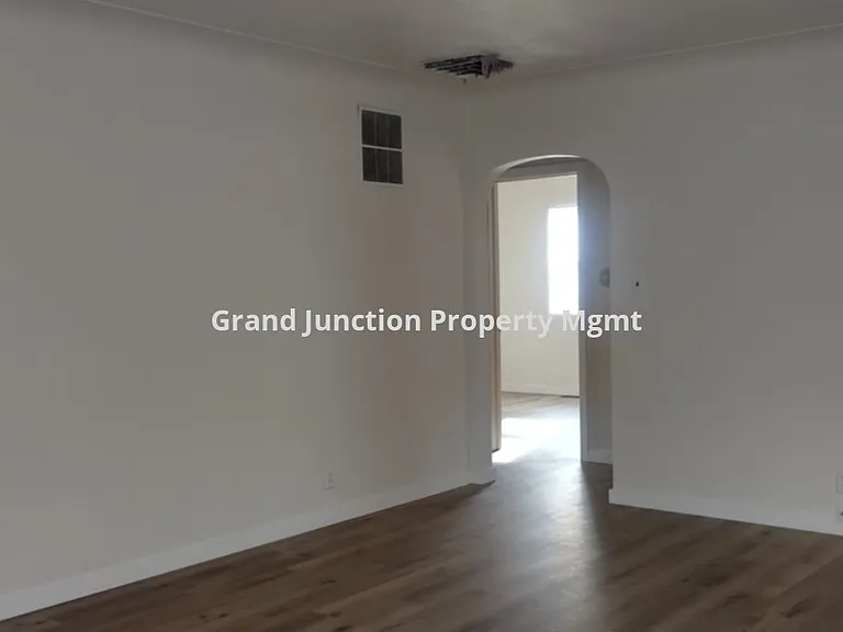 522 Compton St — Photo 5