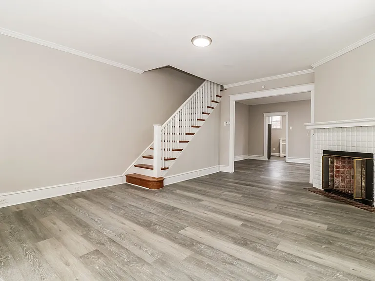 1378009_020_living_room_13454216.jpg