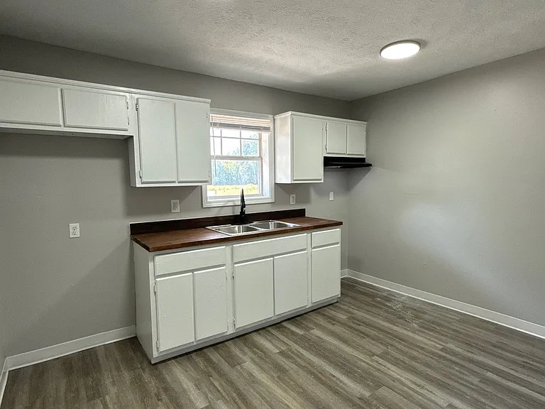 1258 Fairground Rd — Photo 6