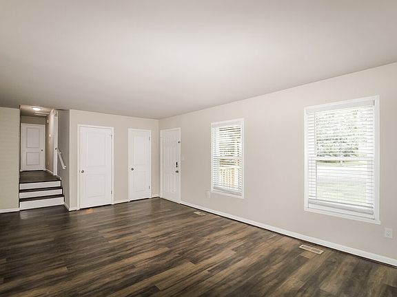 4th image of 484 Bramden Cir