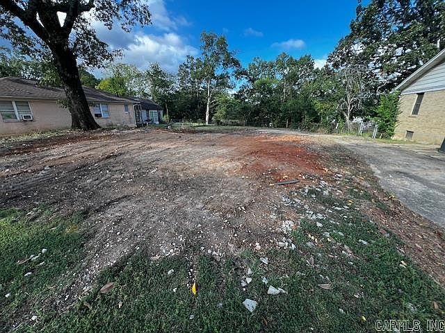 2nd image of 214 Bayles St