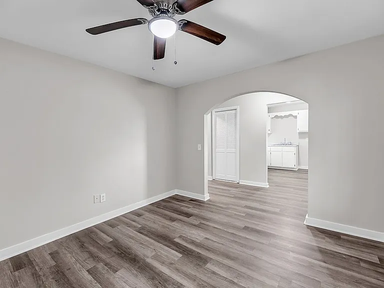 2220 Van Buren Ave — Photo 11