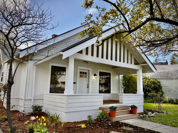 860 NW 5th St, Grants Pass, OR 97526