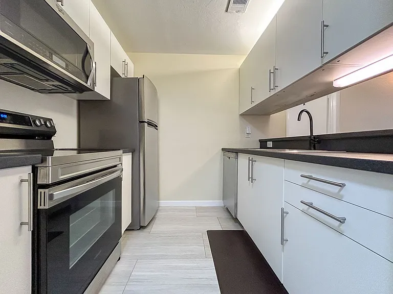 3800 SW 20th Ave #511B — Photo 6