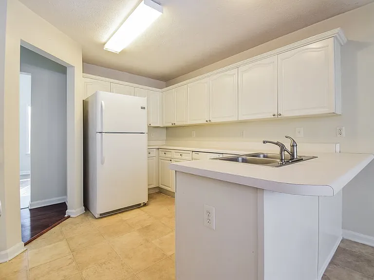 10 Elmwood Dr — Photo 8
