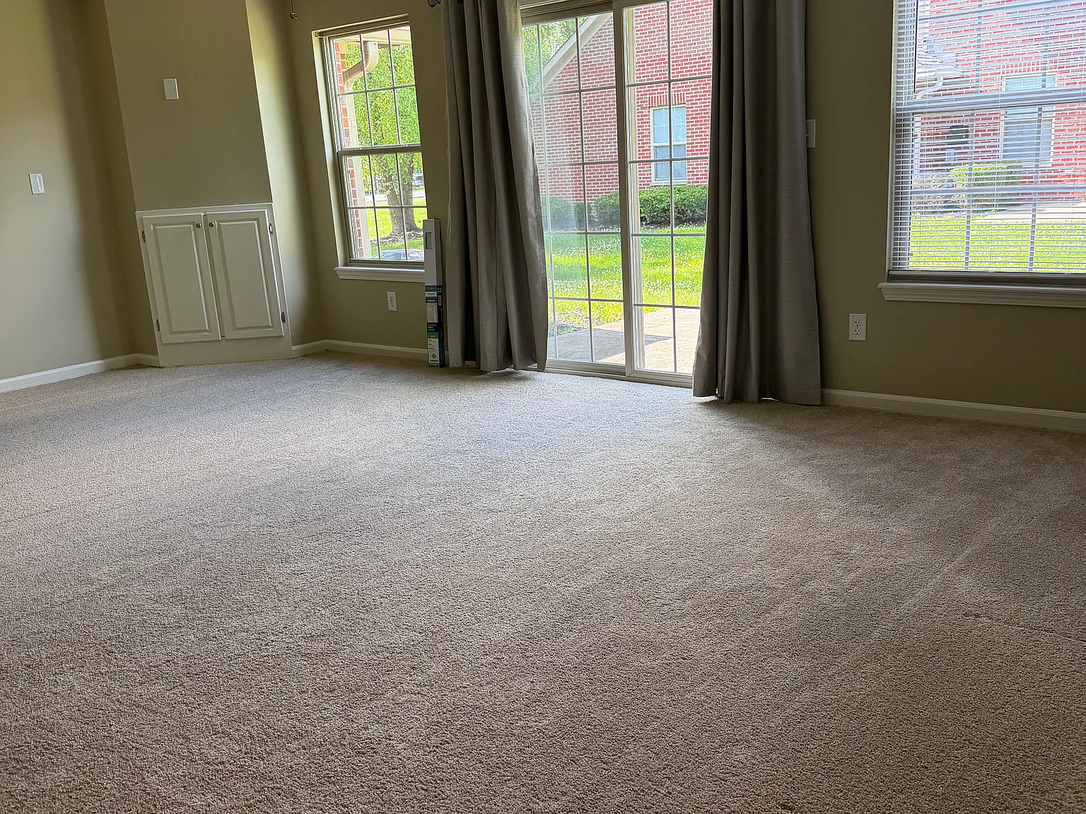 3 bed, 2.5 bath, 1857 sqft, $1,695 — Photo 3