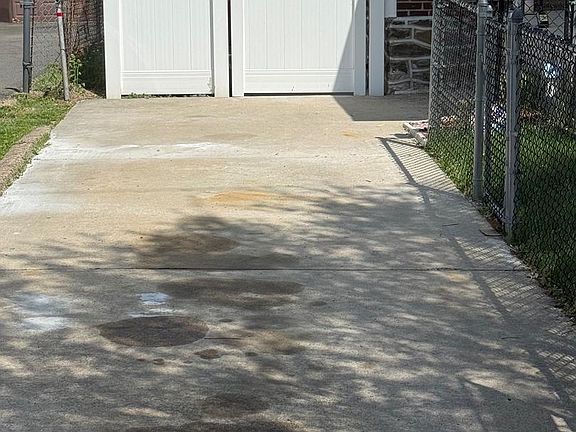 5th image of 825 Rhawn St