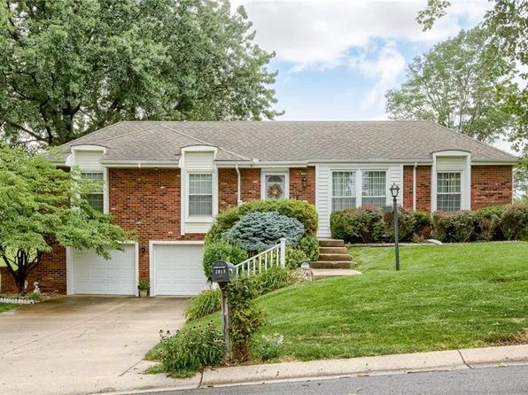 2018 NE 34th Pl, Kansas City, MO 64116