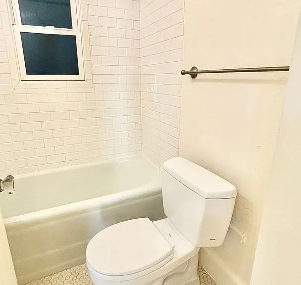T0108 - Laurelview Apartments — Photo 18