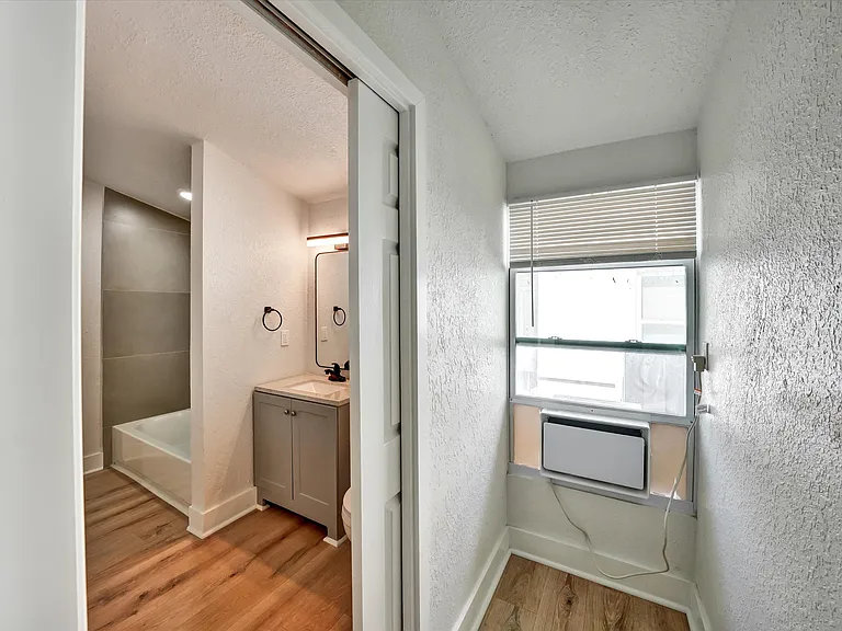 1411 SW 3rd St #2 — Photo 24