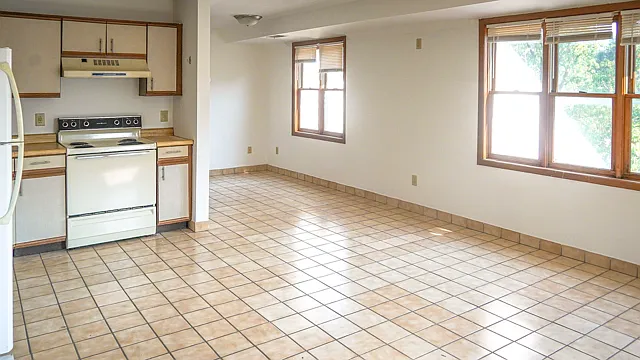 1053 Cromwell Ave #303 — Photo 6