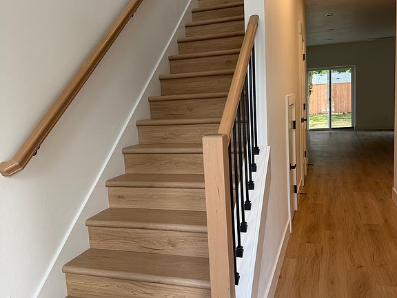 3rd image of 10507 NE 12th Way