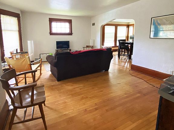 3rd image of 2945 S Mabbett Ave