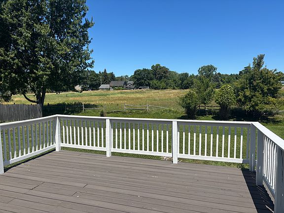 2nd image of 28 Buttonwood Dr