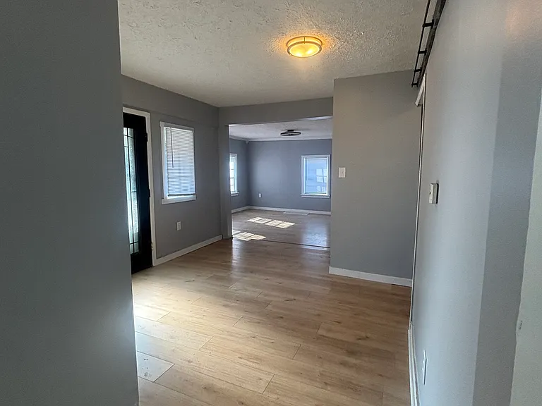 227 Franklin Ave — Photo 6