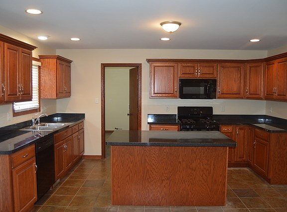3rd image of 1757 Yorktown Dr