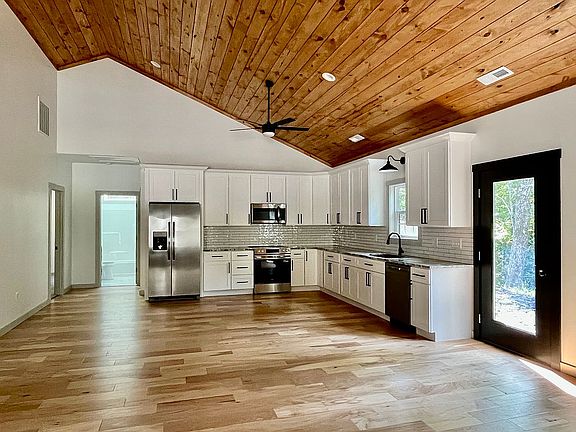 3rd image of 2718 Cove Rd