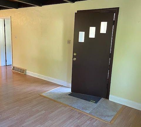 3rd image of 1020 S Palmer Ave