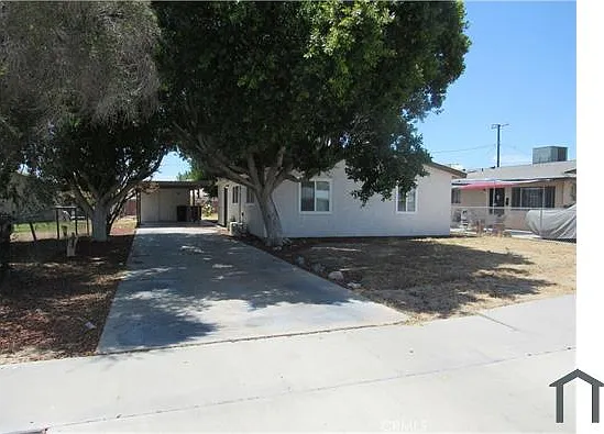 3 bed, 936 sqft, $1,750 — Photo 3