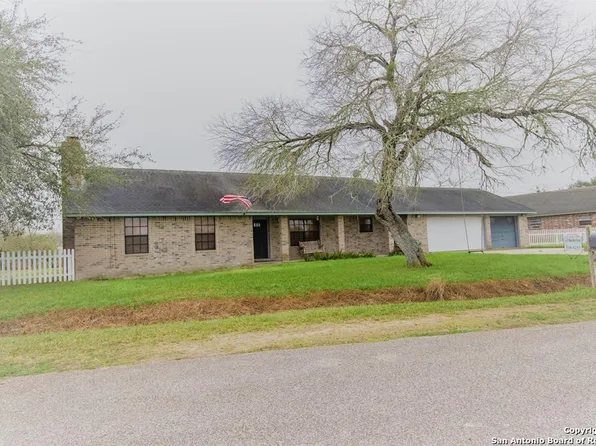 3925 Reagan Cir, Robstown 78380