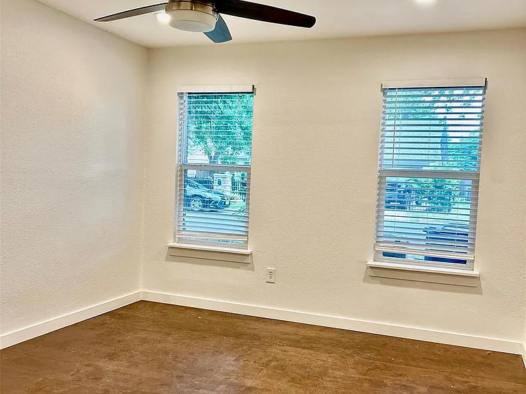 4914 Scarsdale Dr — Photo 12