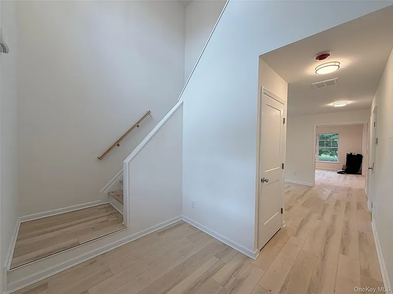 102 Pulaski Rd — Photo 8