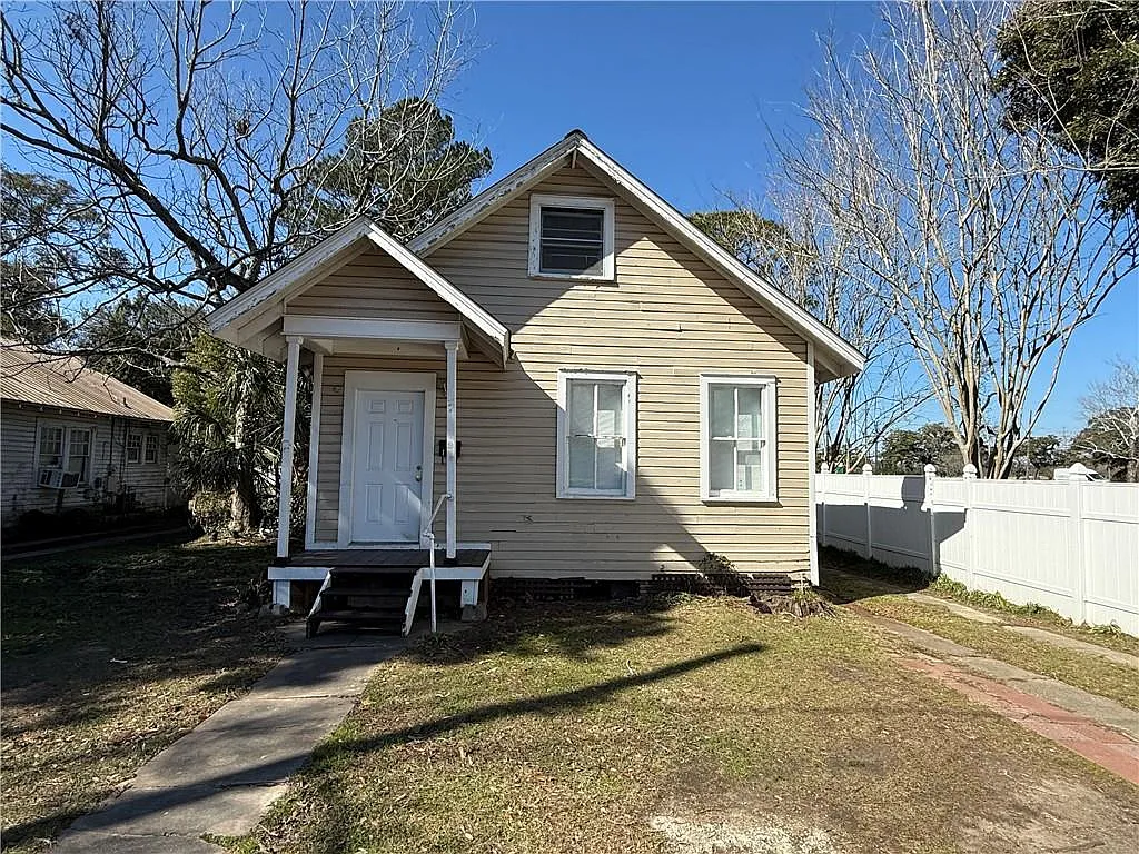 Building Photo - 125 Garnett Ave