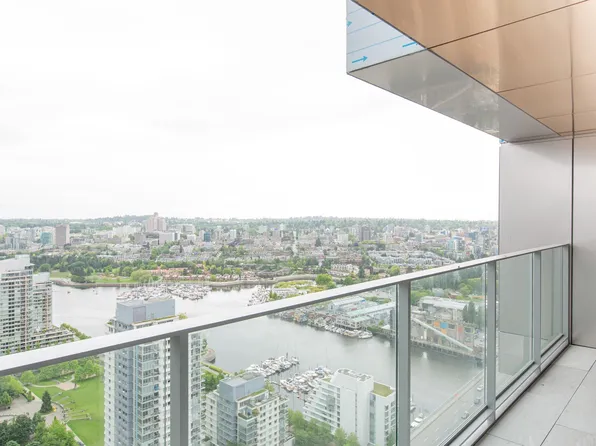 1480 Howe St #4201, Vancouver, BC V6Z 0G5