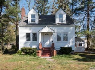15 Prospect Ave, Brentwood, NY 11717