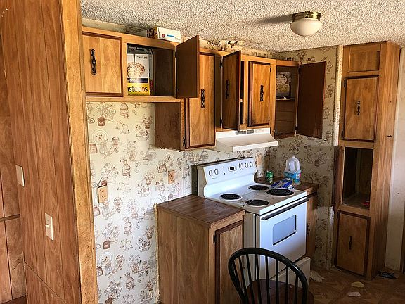 3rd image of 122 E Lakeview Trl