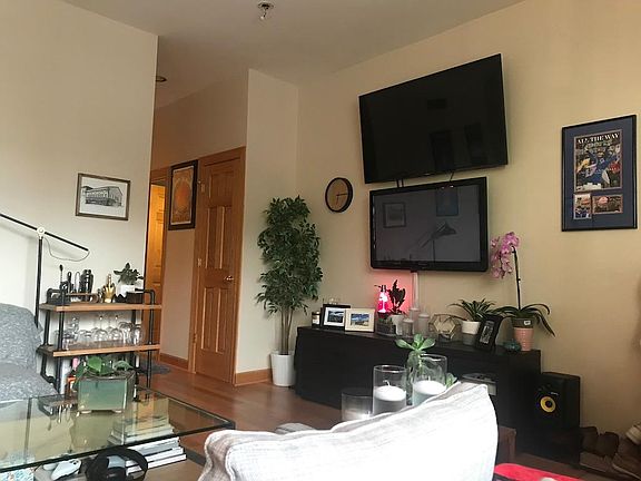 3rd image of 2146 W Superior St #1F