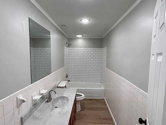 3rd image of 610 E Kingshighway #1