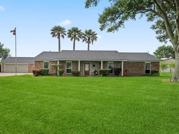 12102 Cherry Point Dr, Mont Belvieu, TX 77535