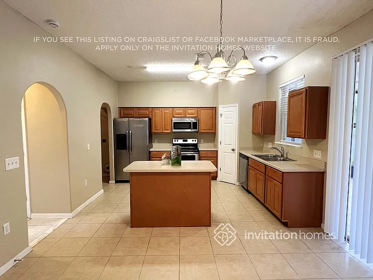 371 Pebble Ct — Photo 4