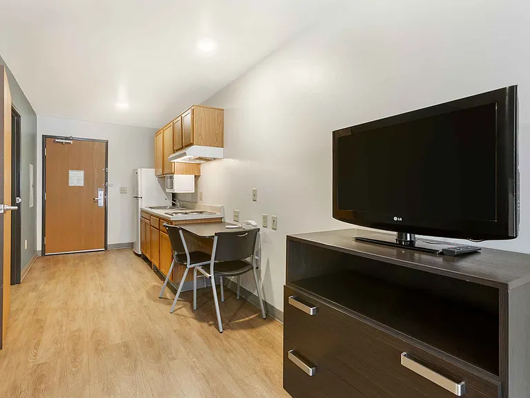 Studio Suite - 1 Queen Bed