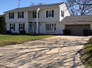 903 Hancock Ct, Oconomowoc, WI 53066