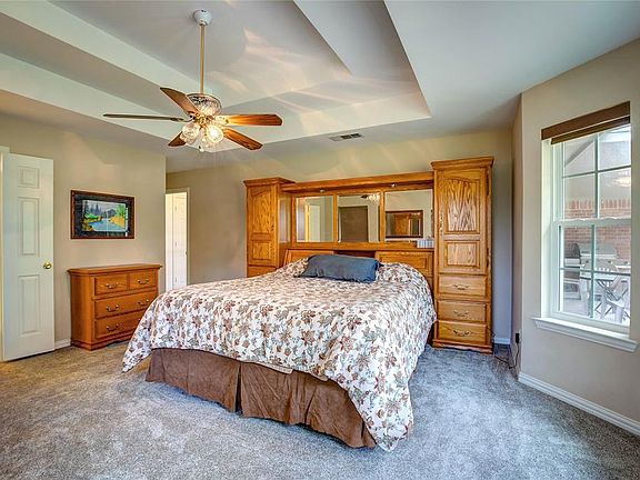 2nd image of 215 Cedar Crst