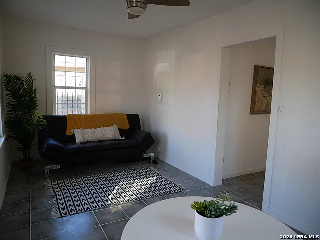 1820 Ruiz St — Photo 6
