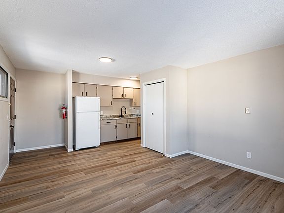 4th image of 375 Plum St NE #9