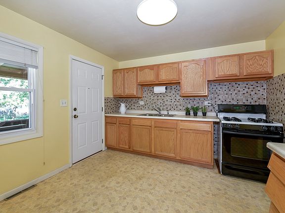 4th image of 7848 Chestnut Ave